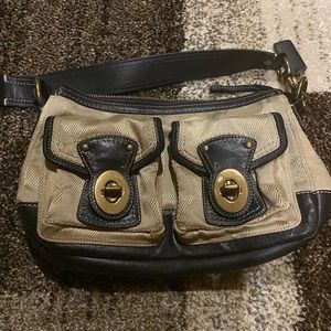 🔥🔥🔥 Coach bag with traditional brass hardware!!
